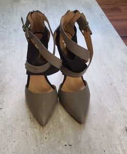 Joe's Gray & navy pumps